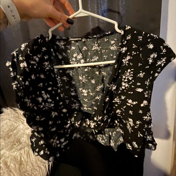 Tons of clothes! Doing a closet clean out, everything I’m selling for cheap! - Picture 11 of 14